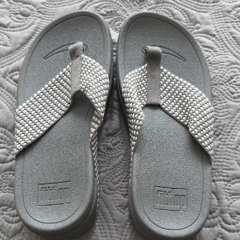 Fitflop Gray Textured Woven Strap Flip Flops